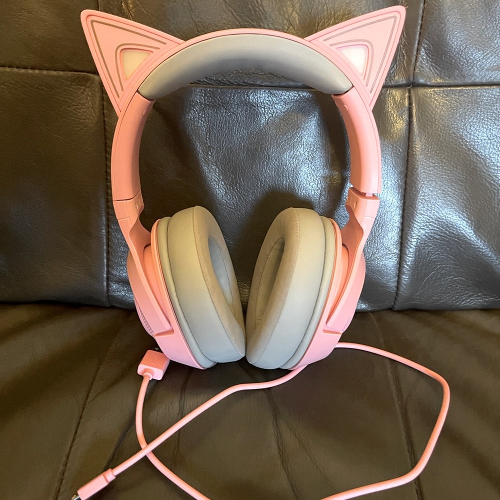 Raser Kraken Kitty Edition Bluetooth Headset -like new!